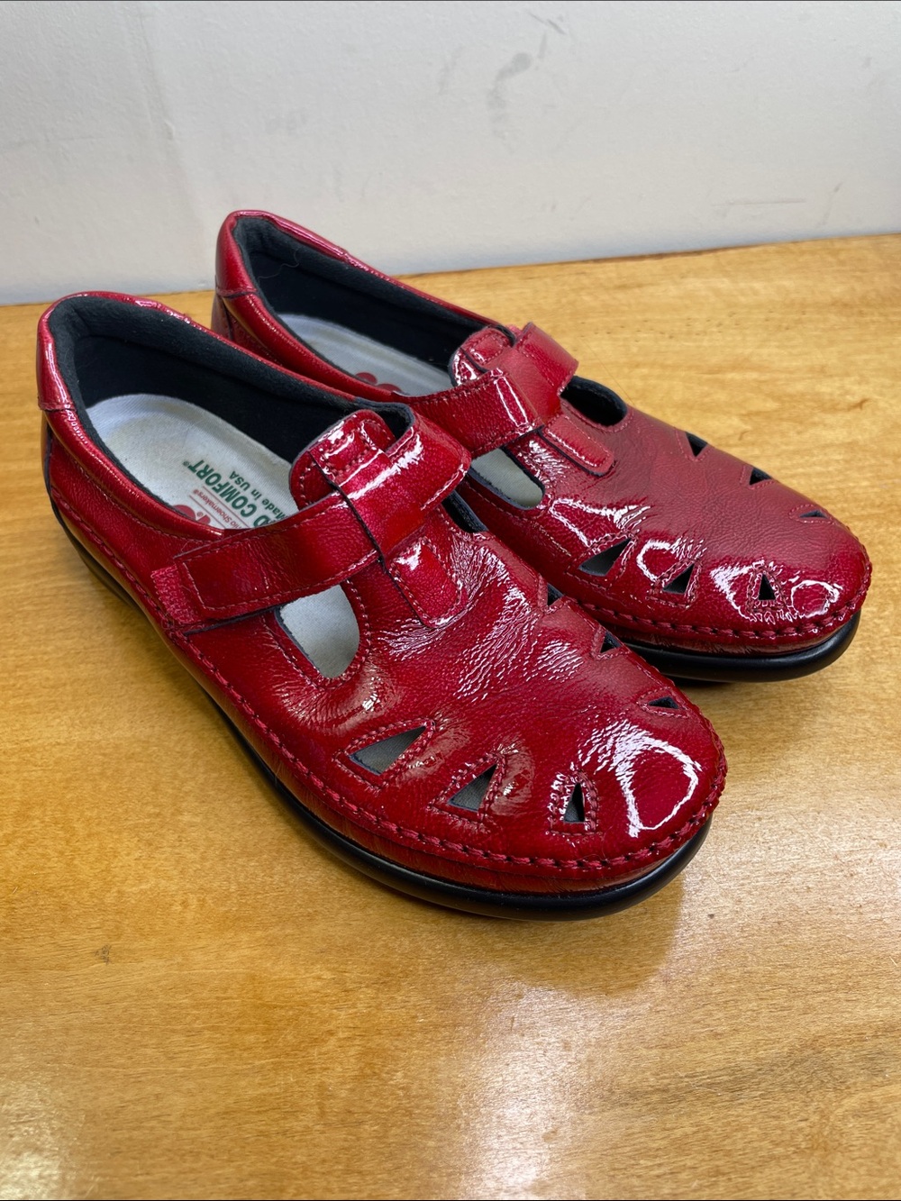SAS Roamer Women's Red Patent Leather Velcro Strap Flats. Size 5